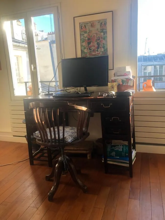 Charming Apartment On Top Floor In Marais -5P Paris France