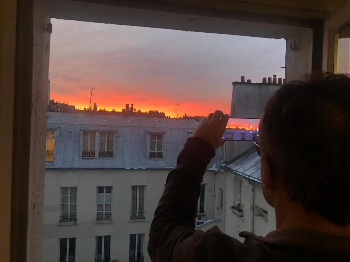 Charming Apartment On Top Floor In Marais -5P Paris France