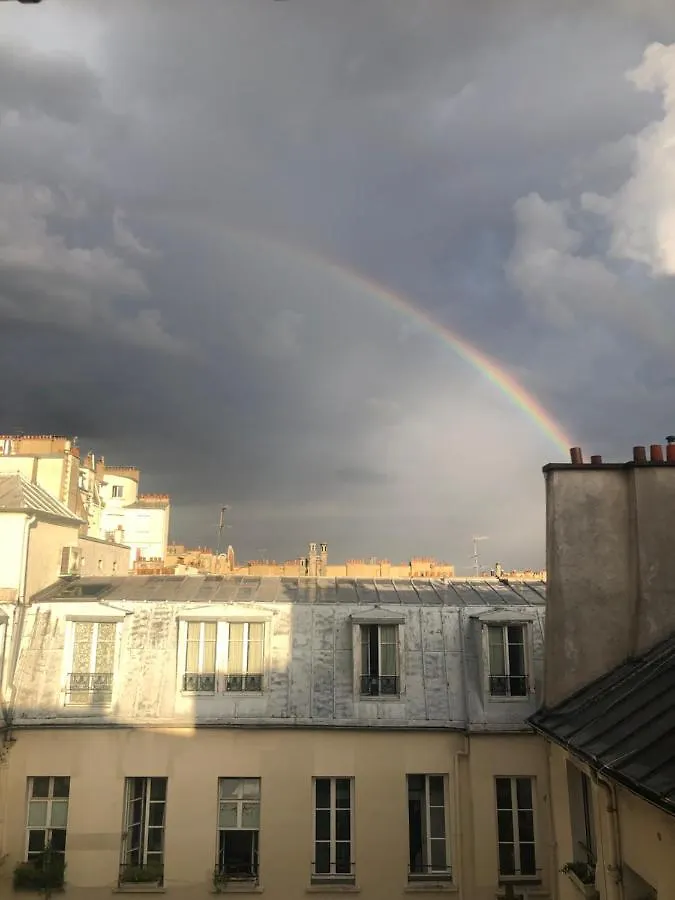 Charming Apartment On Top Floor In Marais -5P Paris